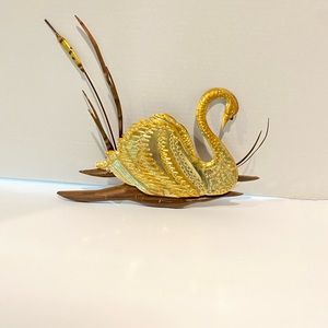 Vintage 3-D metal Swan wall art decor gold/brass color